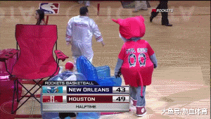 |搞笑GIF段子:吉祥娃,放开妹纸,有本事也别冲我来