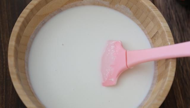 糯米粉这样做太好吃了，不揉面不发面，蒸一蒸就上桌，孩子爱吃