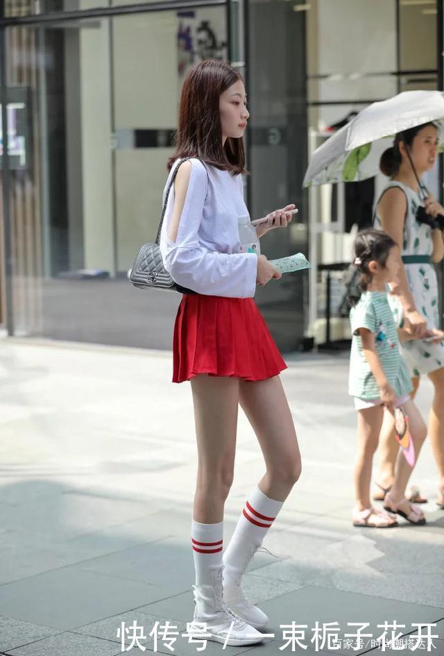 显腿|高个苗条女性,就选时尚百褶裙,不仅显腿长还气质十足