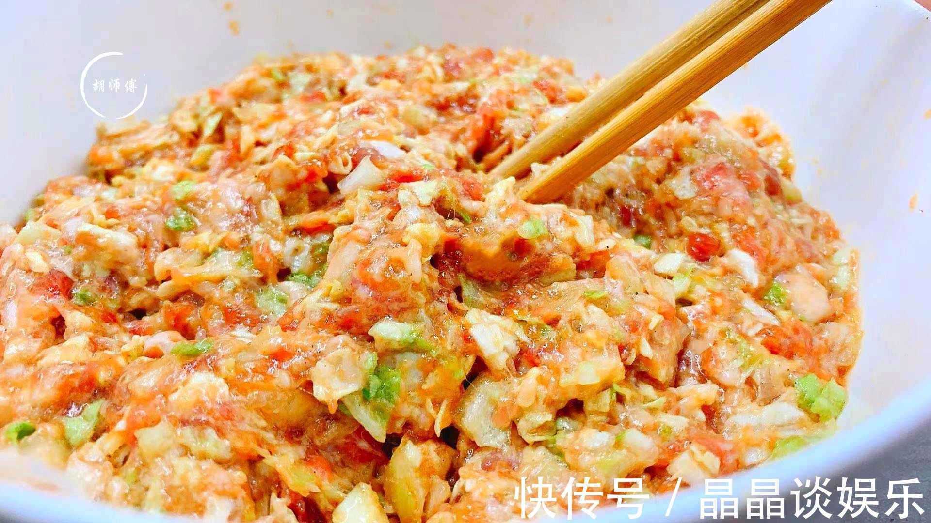 拌白菜肉馅时,最忌用盐杀白菜!学会饭店的做法,猪肉鲜香白菜嫩