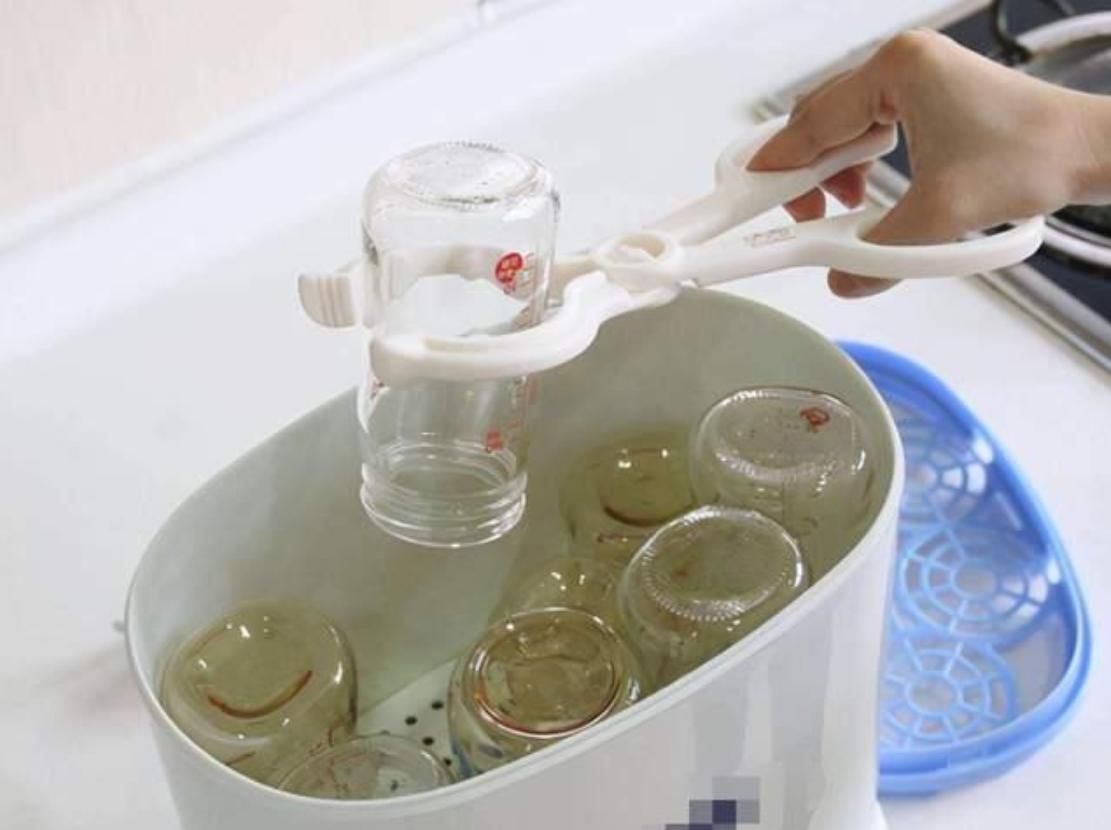 孩子|有一种'偷懒'叫开水烫奶瓶,家长以为很干净,却“坑”了孩子