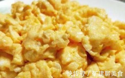 技巧|炒鸡蛋有技巧,最“忌”直接下锅,多做一步,鸡蛋嫩滑不粘锅