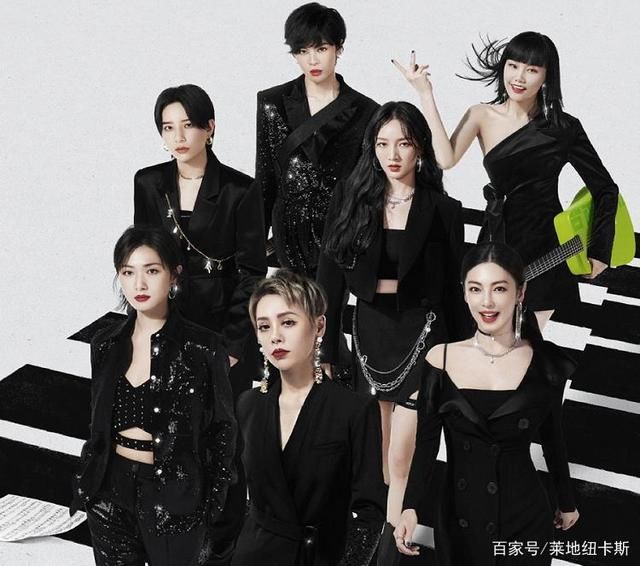 宁静在节目上，被水盆砸下来时，孟佳下意识的反应暖心又好笑