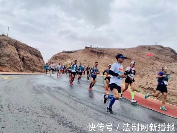 国庆|为保命蜷缩于厕所？大批游客泰山滞留景区：可能是降温导致，无法保证看到日出