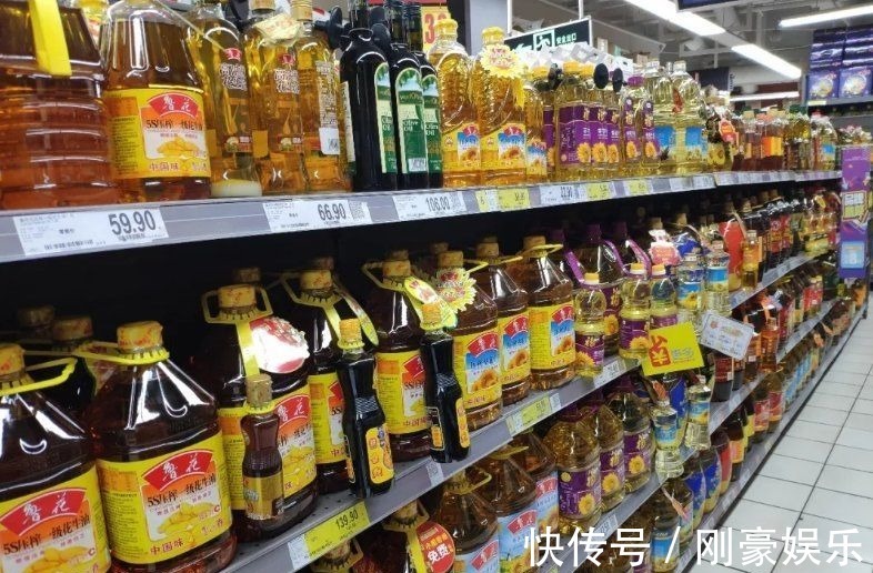 贵的食用油不一定好，牢记瓶子上3个“关键字”，营养香浓油烟少