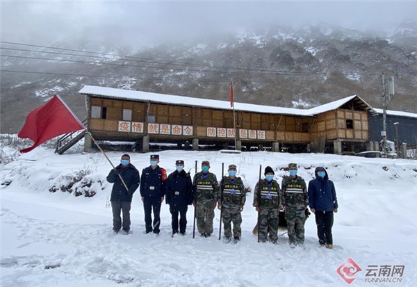 辅警|风雪交加的中缅35号界碑旁是最美的藏青蓝