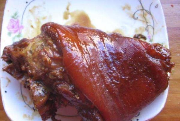 80岁爷爷将“酱肘子”秘方传给我,记住这5步,又香又烂不油腻