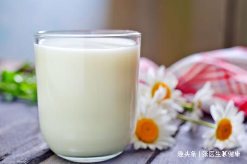 皮肤|女性不想太早变老,晨起常吃3种食物,紧致皮肤,恢复活力显年轻