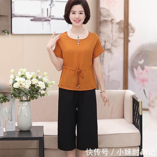 女装|一款优雅时尚的套装,清新减龄,最适合45-65岁的妈妈