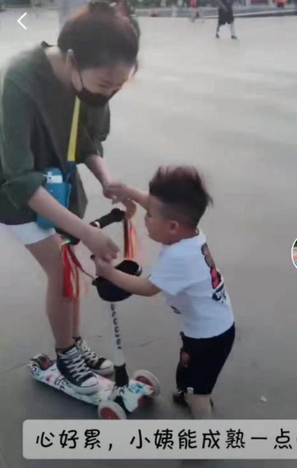 外甥女|让漂亮的小姨带娃是啥体验?原谅我不厚道的笑了,心疼宝宝