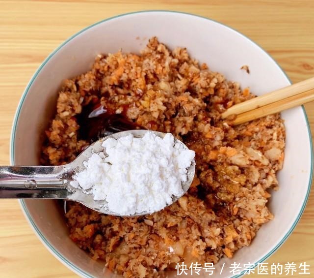 香菇鸡肉馄饨,薄皮大馅,汤鲜肉嫩!