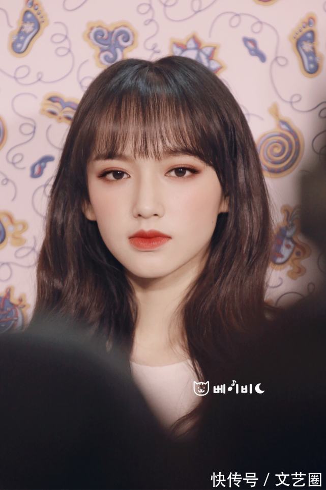 小蛮腰|程潇生图曝光,身材纤细建模脸名不虚传,新发型令人眼前一亮