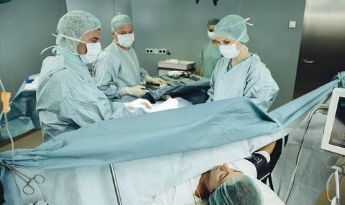 子宫|切开子宫拿出胎儿,剖腹产听着容易,手术时却并不简单,伟大!