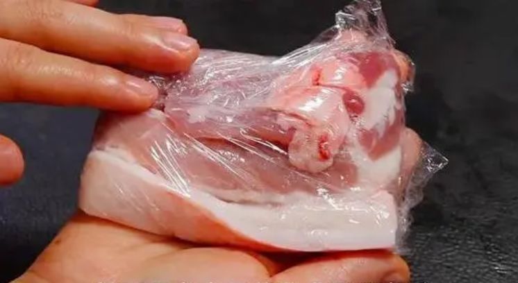 保存肉别直接冷冻，难怪口感差！教你一招，放半年也新鲜，特软嫩