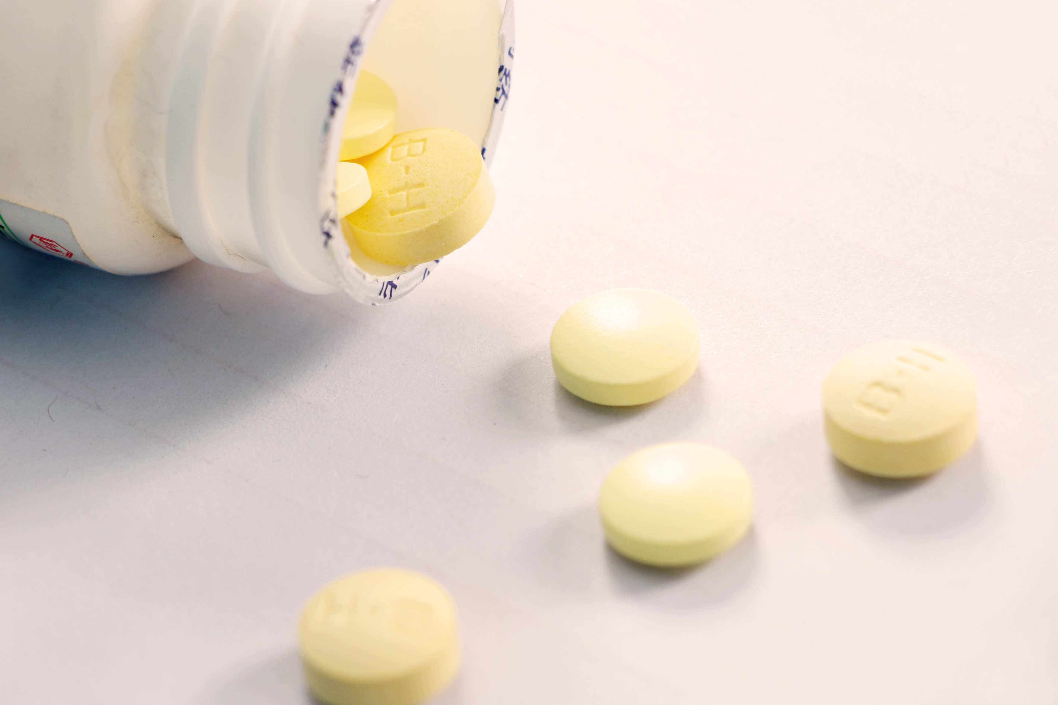 牛黄解毒片|小小牛黄解毒片能内服还能外敷,用它对付4种病,功效奇特