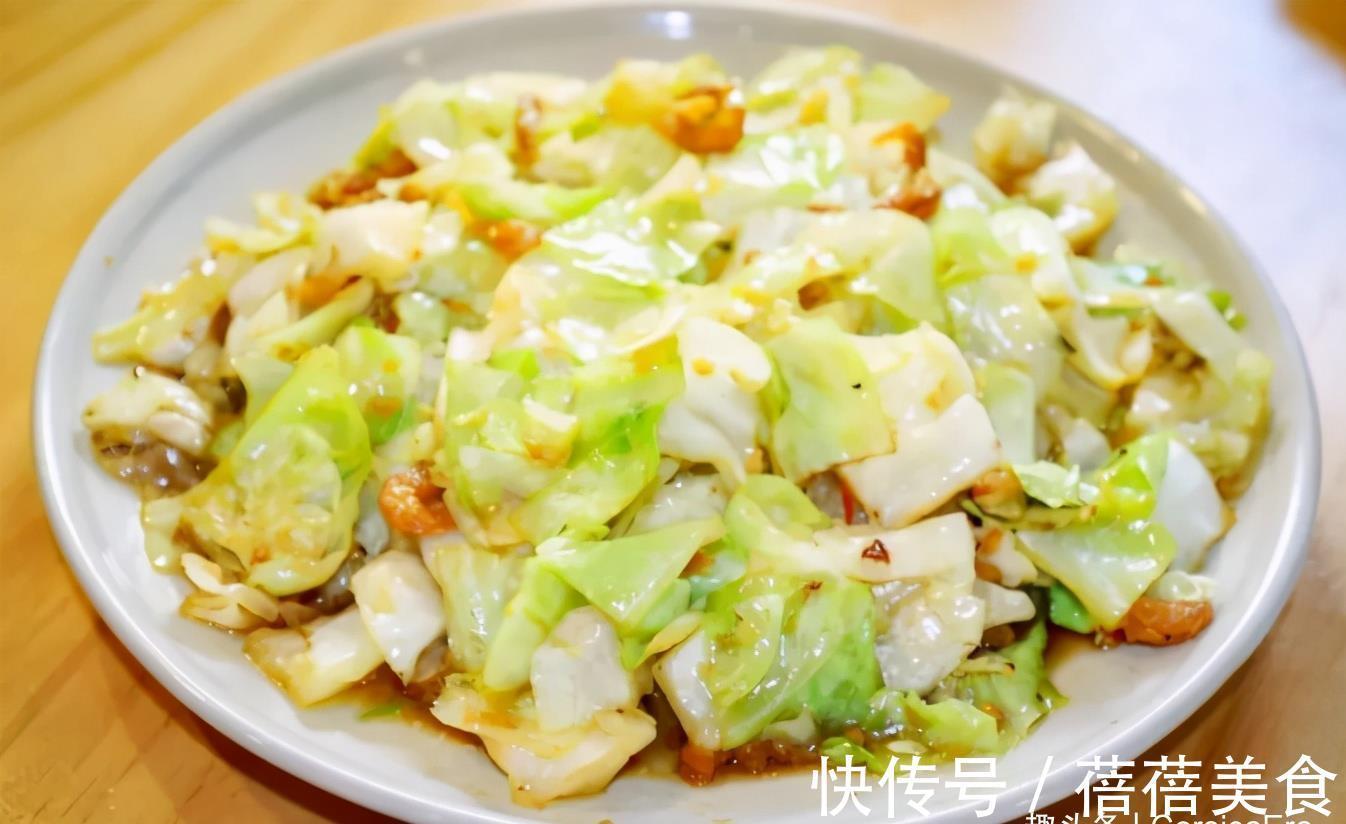 五花肉炒包菜|炒包菜，不焯水不过油，教您一个好方法，包菜清脆入味，好下饭