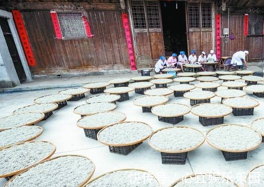 养颜|女性再没钱，4种食物不能省，缓解压力，养颜抗衰老，早吃早好