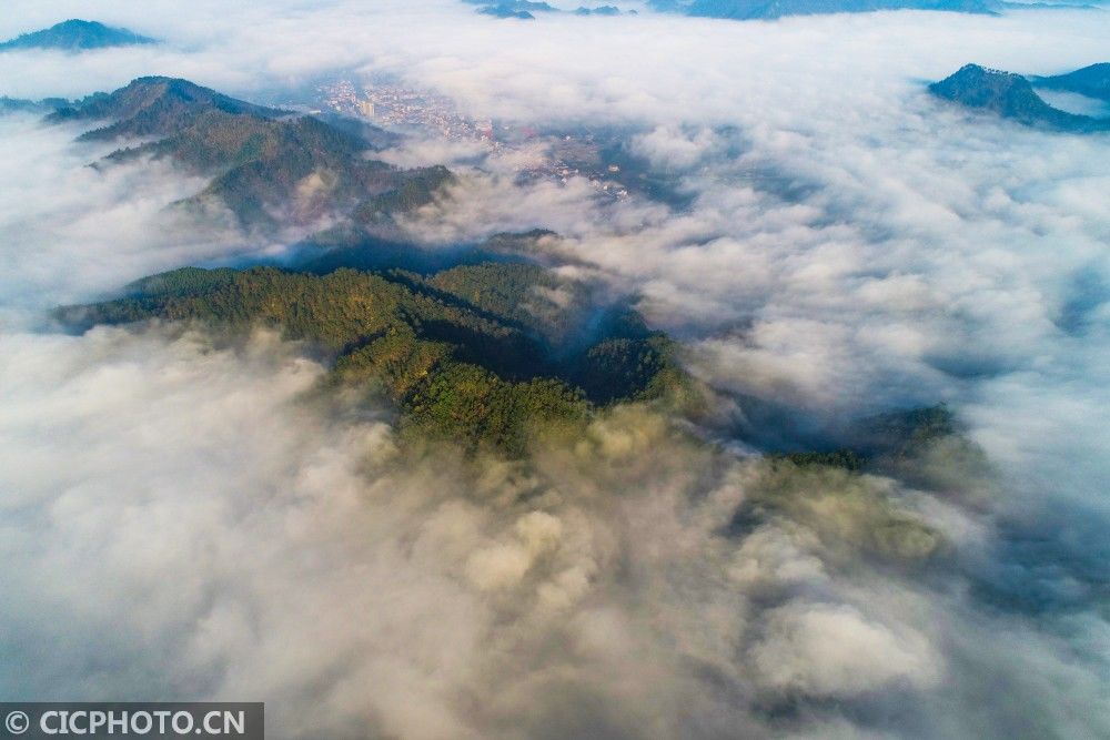 鸟瞰天下美景 绿水青山常在