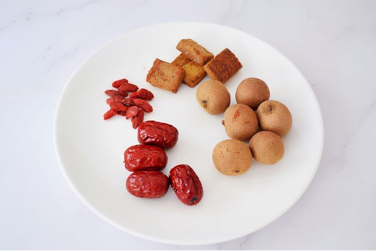 甜汤|天冷适合来一杯暖心的红枣茶，女人常喝气色好，简单好做