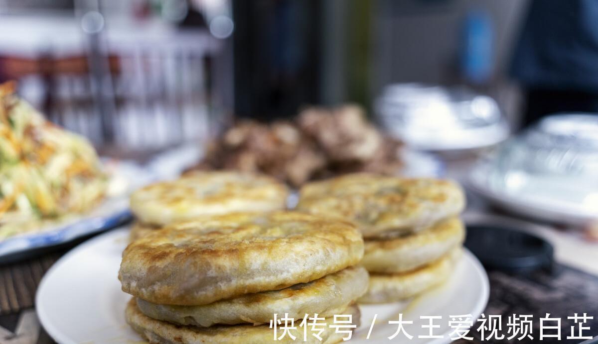 早餐|腾格尔家的早餐也太硬核了,一人一根羊腿直接啃,不愧是大户人家