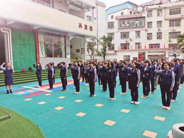 新丰县各中小学、幼儿园隆重举行教师宣誓仪式