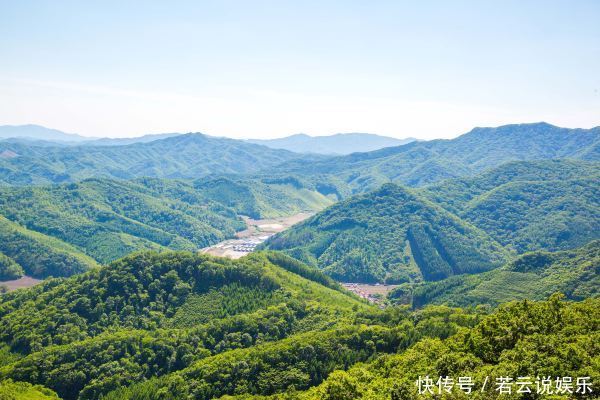 东北最陡峭的山峰，接近90°的阶梯，比肩华山之险