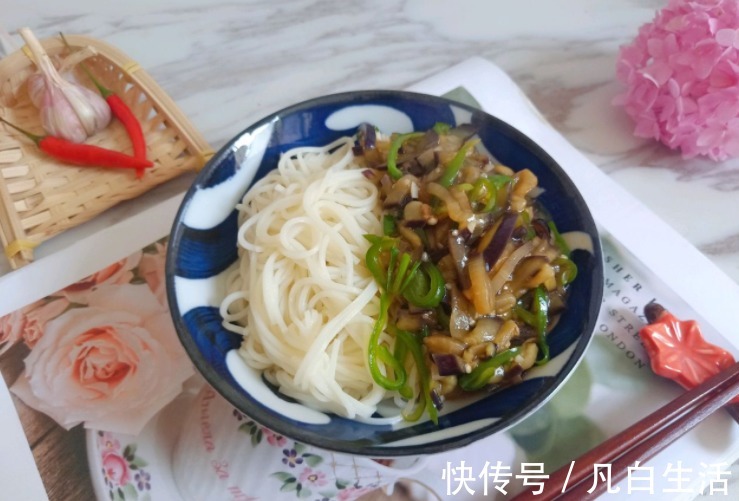 香味|茄子别再炒菜吃了，学会这个茄子打卤面，香味浓郁，连吃2碗