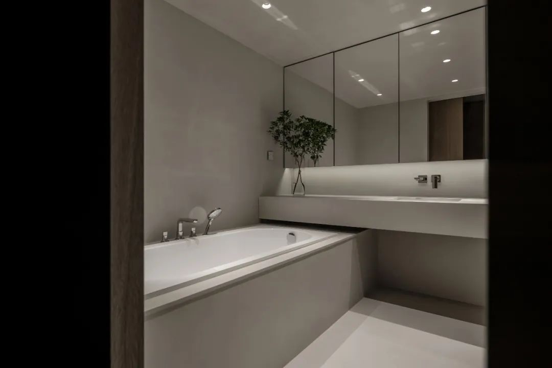 高级灰|230㎡极简高级灰,连天花板都刷成灰色,设计效果很独特