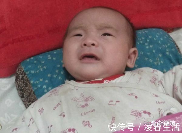 团子爸|宝宝“夜醒”后不愿再睡,不哭不闹却愁坏父母,只能陪玩到天亮吗