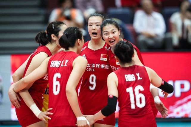 倪非凡|女排大换血启动!暴力接应和全能主攻杀出,黑马自由人挑战倪非凡