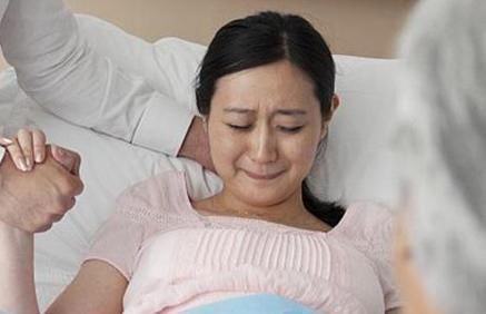 产妇|为什么孕妈会边生娃边解决“生理需求”看完这些原因，要理解