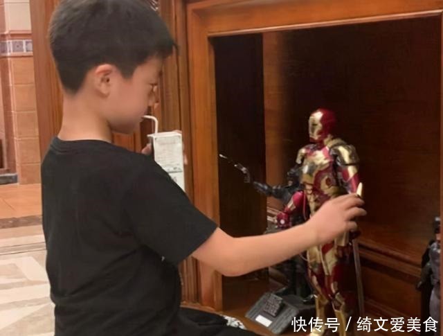 熊孩子|“一堆破塑料20万，你想讹钱？”熊孩子弄坏手办，父母拒绝赔偿