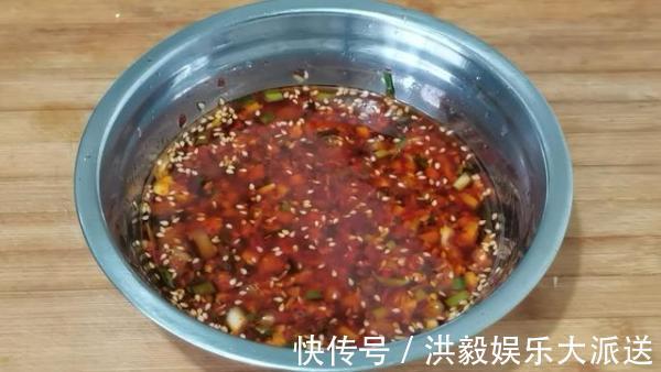黄瓜|凉拌菜黄瓜与皮蛋的搭配,教你这样做,下酒小菜,酸辣爽口又开胃