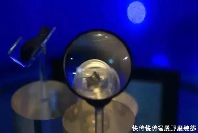 数据看中国|“嫦娥”带月球“土特产”回家,背后意义有多大