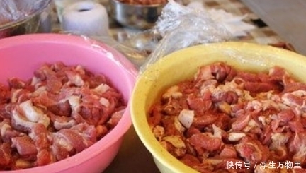 想吃腊肠自己灌,方法和比例教给你,做好咸香入味,嚼劲十足!