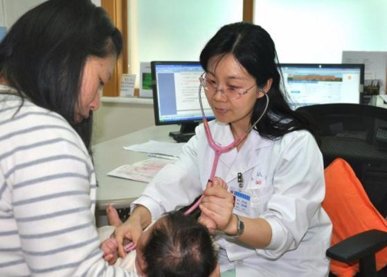 婴儿|孩子在三岁之前,这几种辅食不可以吃,不仅没营养,还影响发育