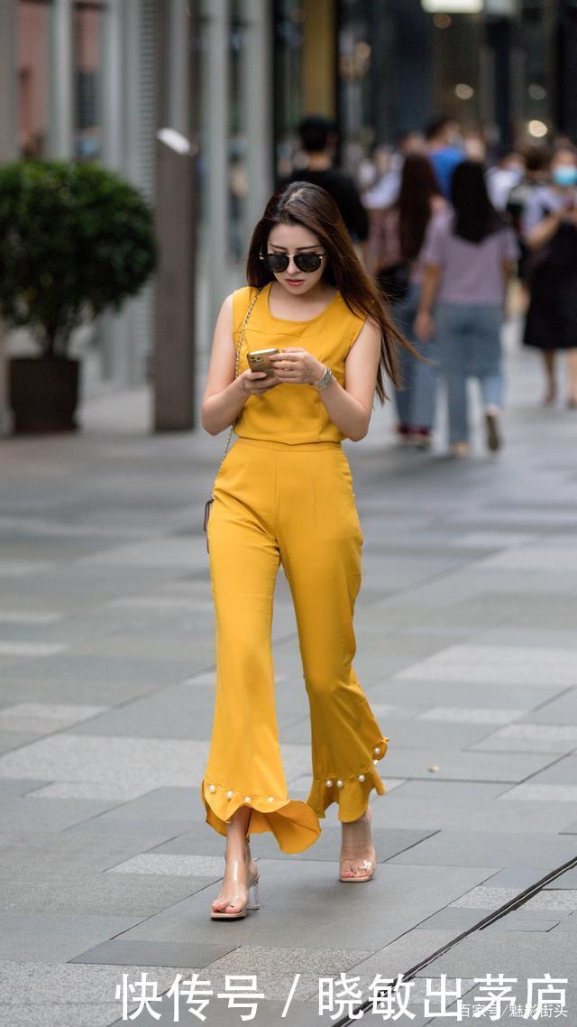 金秋十月,追求时尚的姑娘大胆启用黄色,时髦洋气又好看