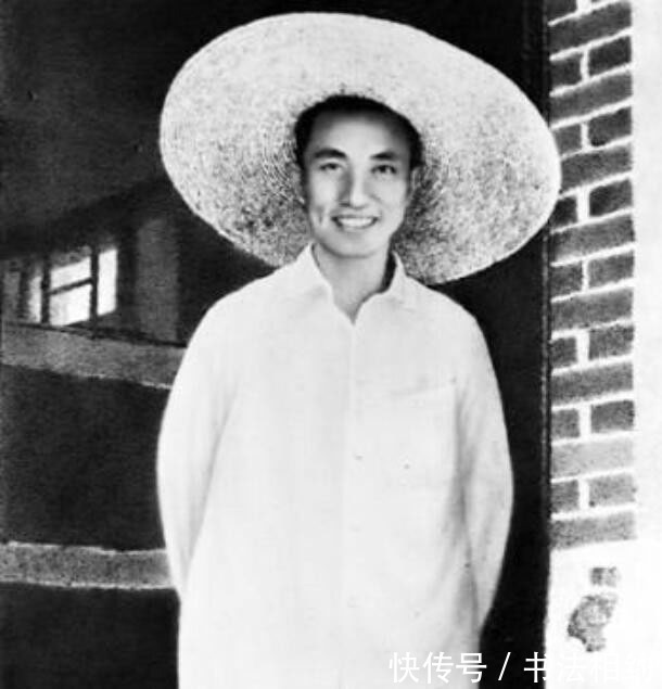 岳阳楼记$华国锋版《岳阳楼记》“颜”味浓浓,堪称“神来之笔”,沉稳沉静