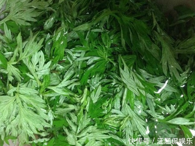 颈椎病|48岁妇女患颈椎病，竟用一把艾叶给治好了，颈椎不好的学起来