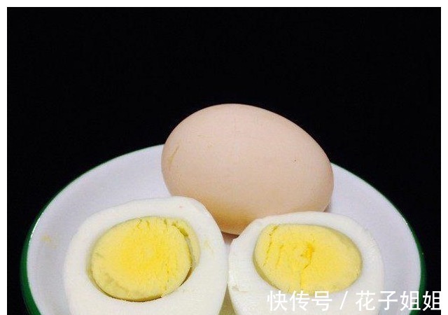 开裂|煮鸡蛋时加点它就行，鸡蛋不开裂还自动脱壳，吃起来更香更嫩！