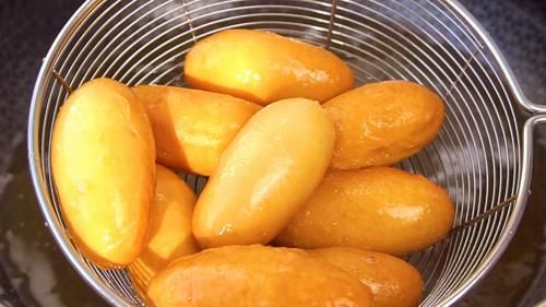 生坯|三个鸡蛋一碗面，教你不用烤箱做面包，蓬松柔软味道好，一看就会