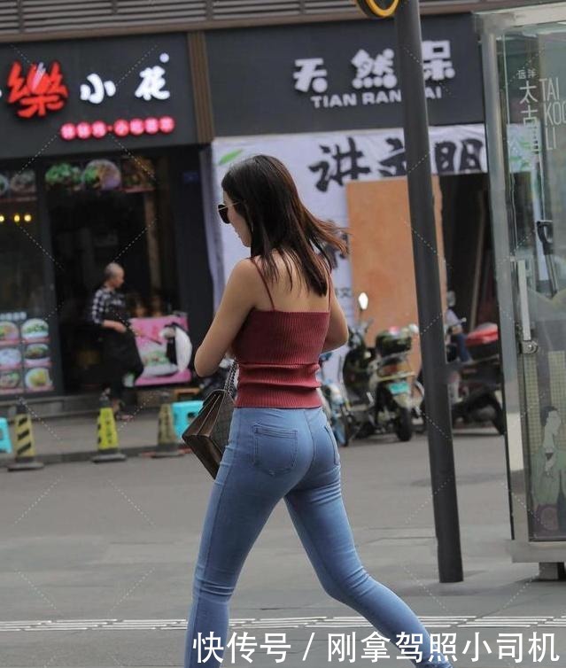牛仔裤|红色背心,牛仔裤,时尚大气