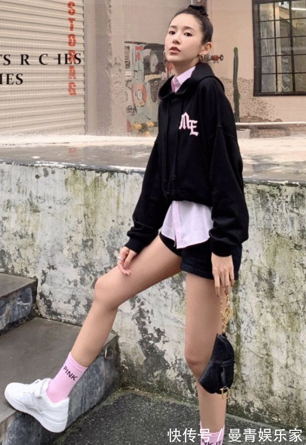 陈赫|难怪陈赫非要娶张子萱,穿的裤子比袜子还短,“漫画腿”我也喜欢