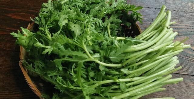 御用|古时候宫中的御用菜,被誉为“皇帝菜”,茼蒿的功效有哪些