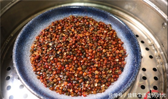大厨|花椒油不要马上下锅炸,大厨教你一招,又香又麻,比卖的还好吃
