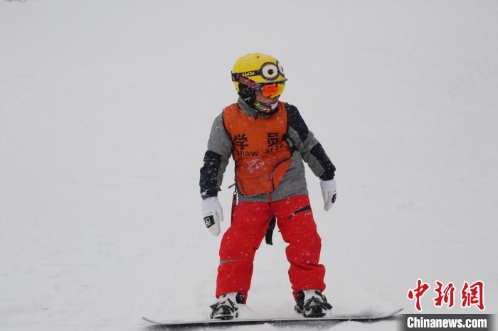 雪场|探访六盘山下滑雪场：大山中点燃“冰雪热”