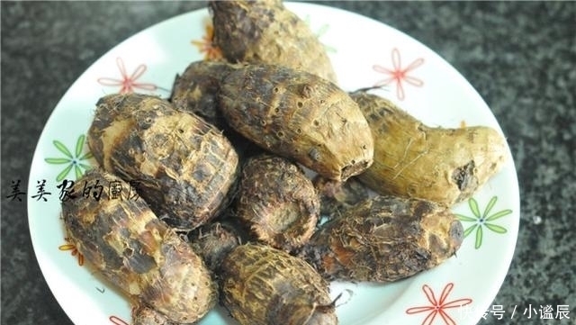 早餐别吃油条了,教你懒人做法,2块钱馄饨皮就搞定,比油条更香