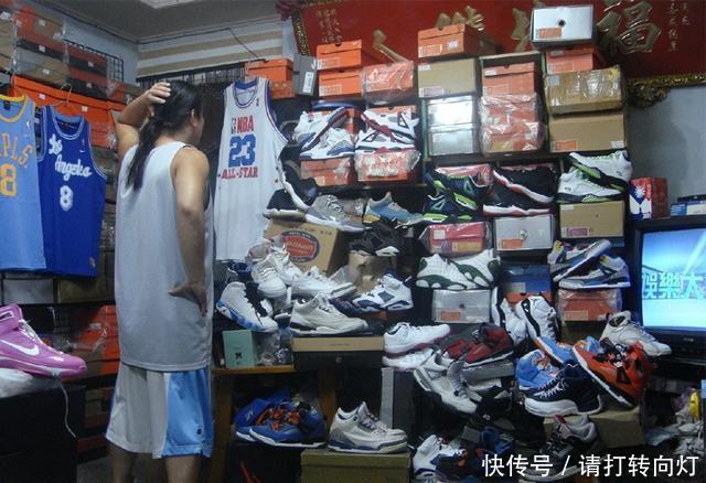 “穷”得只剩鞋!为上千双稀有球鞋,神秘大神家中只剩电视、板凳