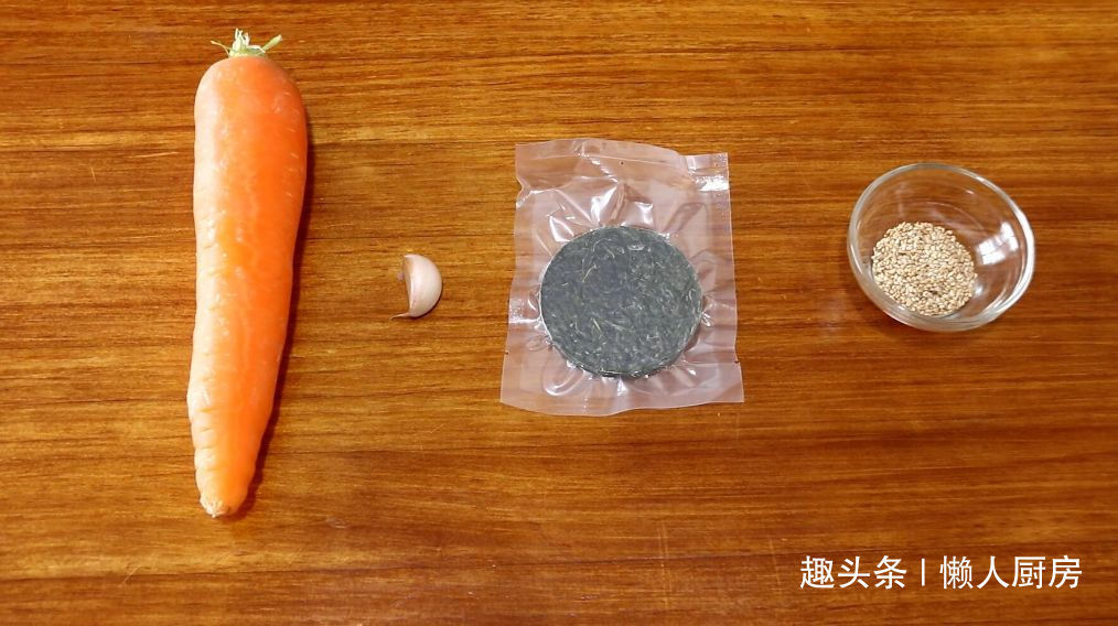 小小一个压缩海带卖5元，泡发后超多，凉拌着吃，酸辣开胃