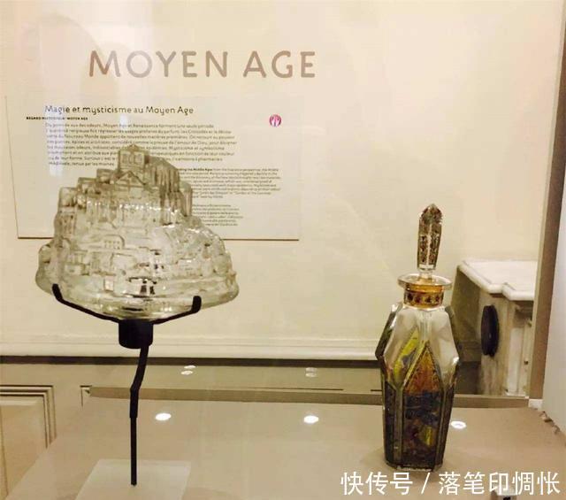 国王|奇葩!法国国王常年不洗澡,竟遭情妇嫌弃,仅靠一瓶香水拯救脚臭!